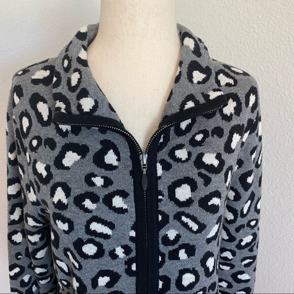 Rachel Zoe Black Silver Gray Animal Print Zip Front 2 Pocket Sweater Jacket M - Picture 3 of 14
